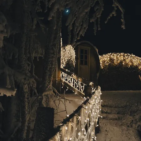 Arctic Lumo Ośrodek wypoczynkowy *